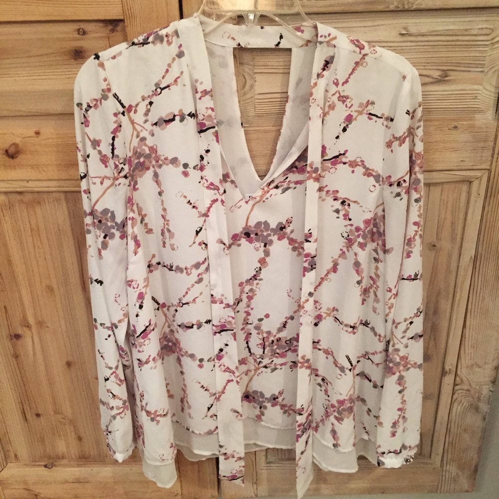 DR2 white print blouse!